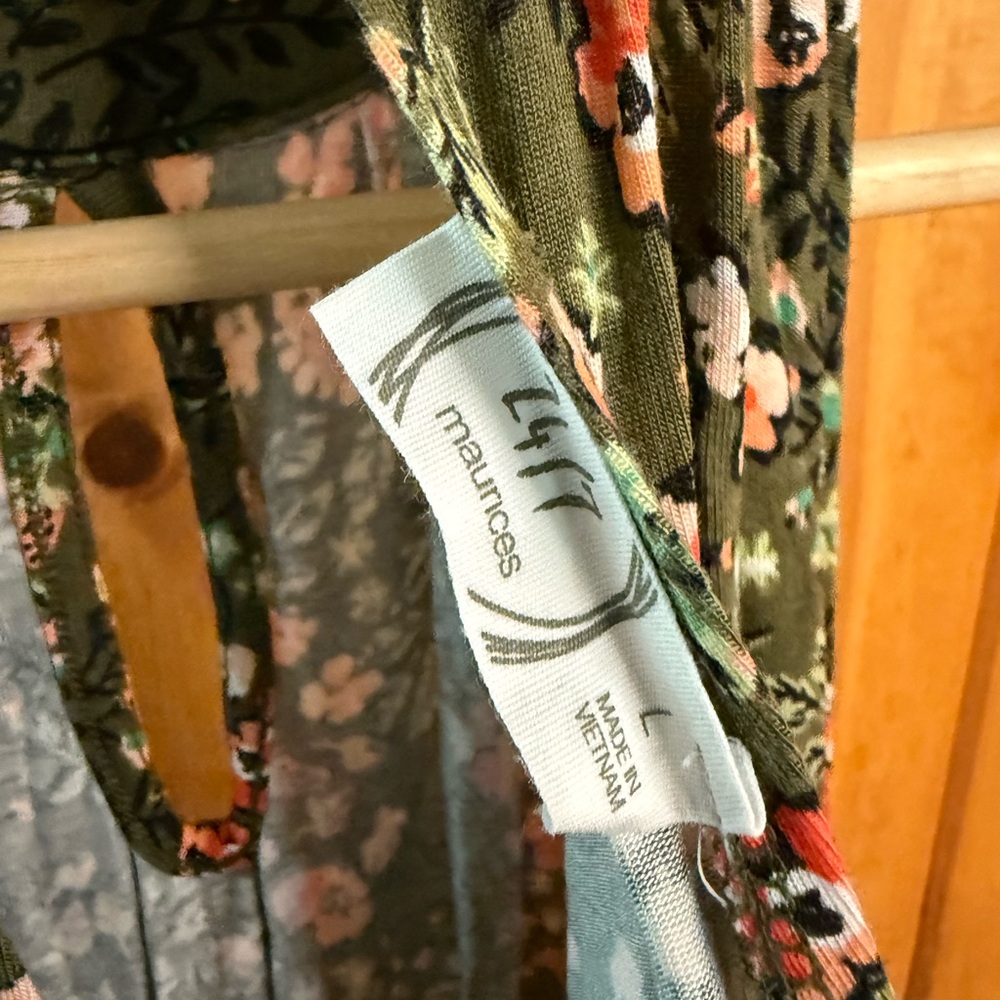 Woman’s Floral Romper - Picture 5 of 5